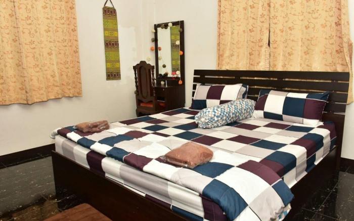 Kitti rose home room in the old city center