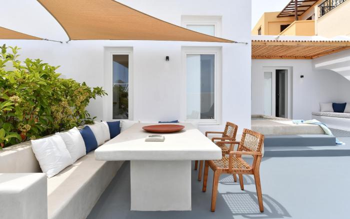 Thiro Duluxe Suite with outdoor jet tub