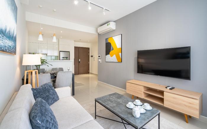 DOWNTOWN 2BR APT, High Floor, FREE POOL