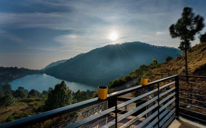 Lake Trails with Beautiful Valley View by StayVista