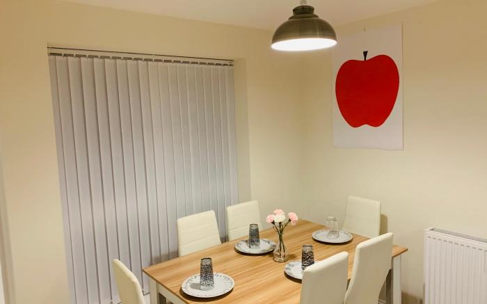 Dorla Homes - Luxurious 3 bedroom in Sittingbourne