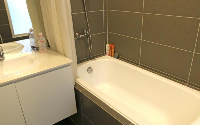 M- HService Apartment with super space and bathtub