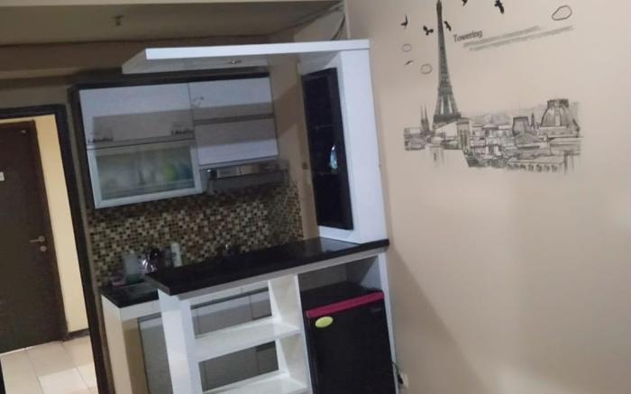 Rom's Rental