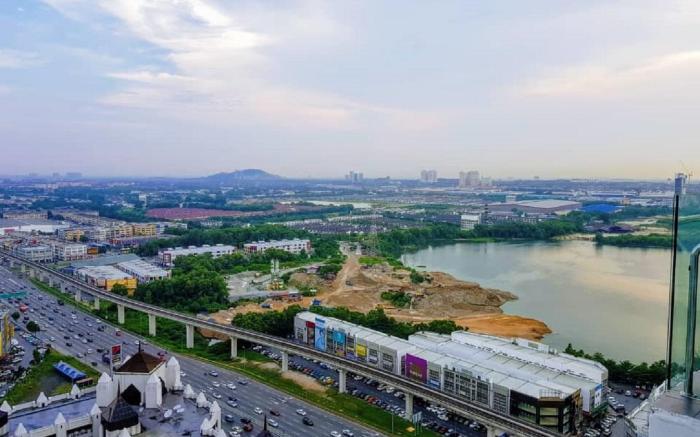 Puchong Skypod 10 Pax IOI Mall Cozy Apartment