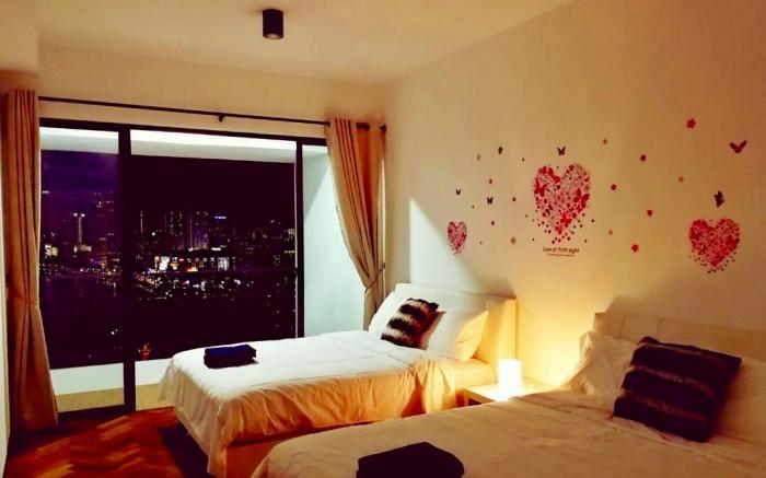 Luxury Sunrise Seaview 3BR Condo for 8pax