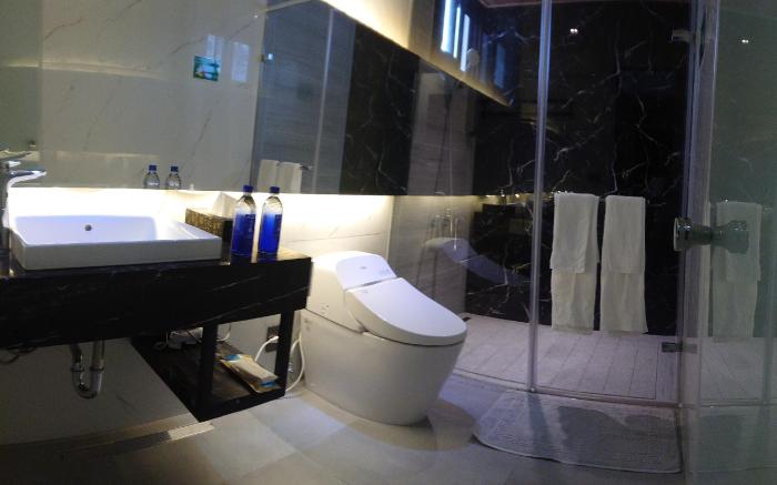 82 traveller  elevator  Inn F2