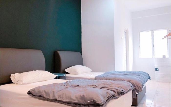 Haus 22 (Twin Bed for 2 with Share Bathroom)