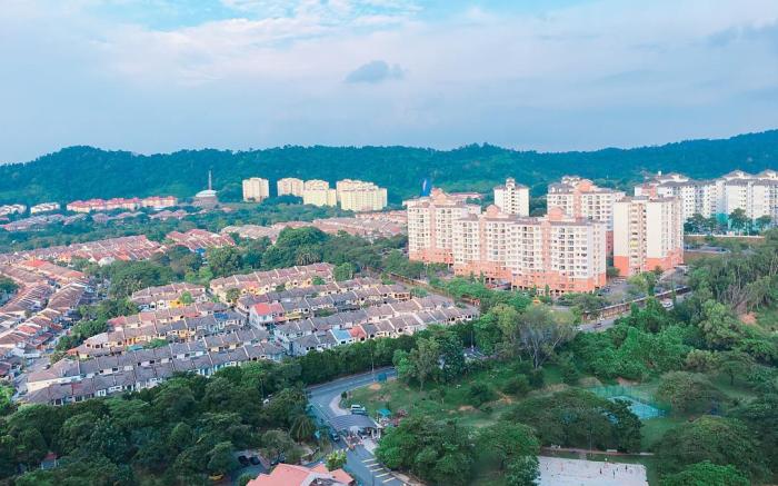 Puchong Setiawalk Penthouse for 14 pax | Iconique