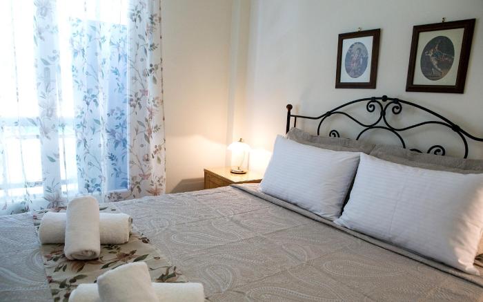 Best House, Larisis Metro, Athens