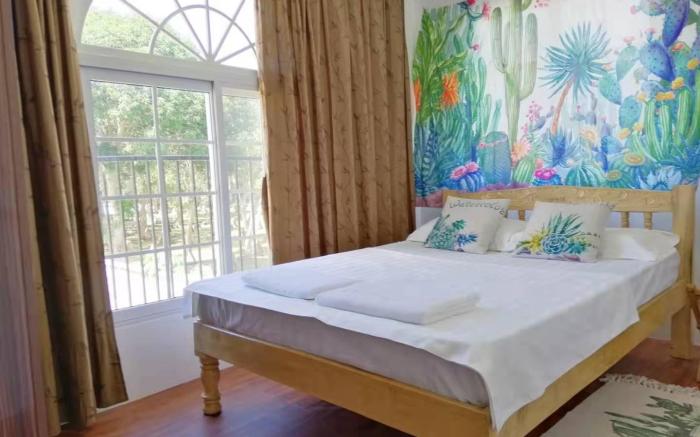 four-bedroom detached house/2 separate bathrooms