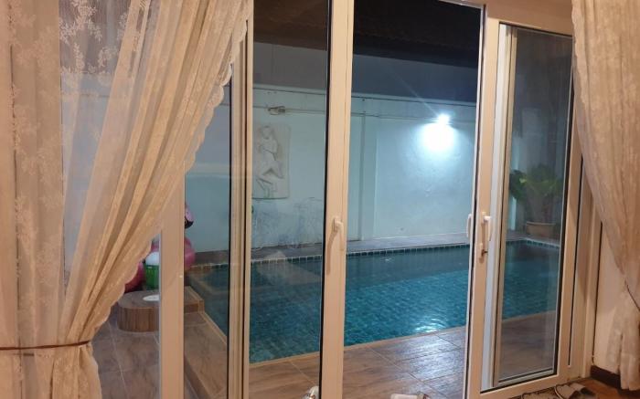 The Pool House Pattaya No.9- 3 Bedrooms 8 Adults