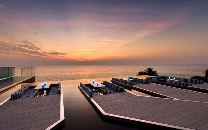 Stunning sunset on 30th floor beach front@Veranda