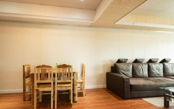 Two bedrooms and one living room(business I）