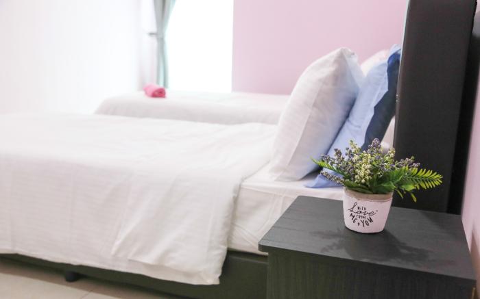 Modern Home/ 5 mins Jonker&Encore Mlk/sleep 24pax