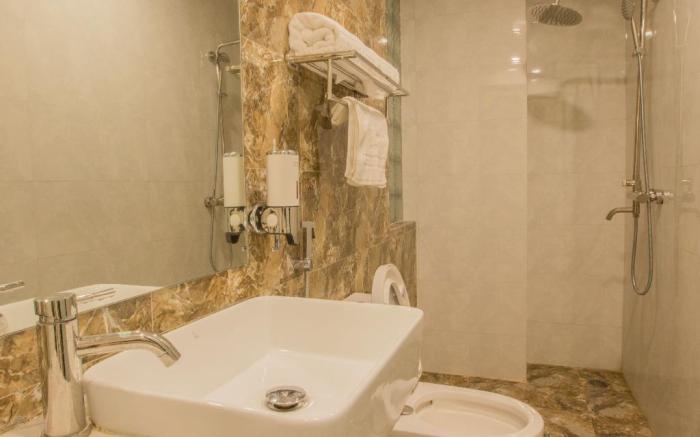 Golden Hotel 2