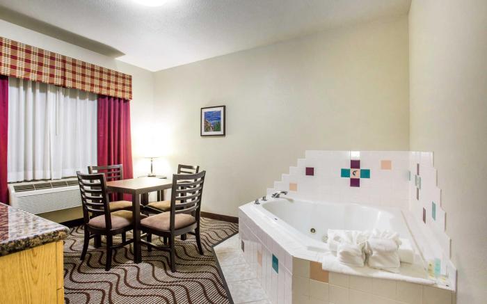 Comfort Inn & Suites