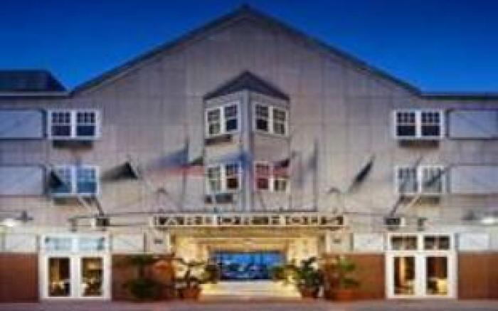 Harbor House Hotel and Marina