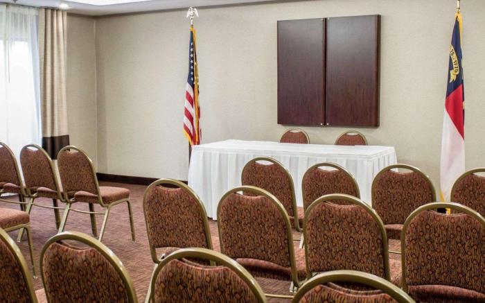 Comfort Suites Regency Park