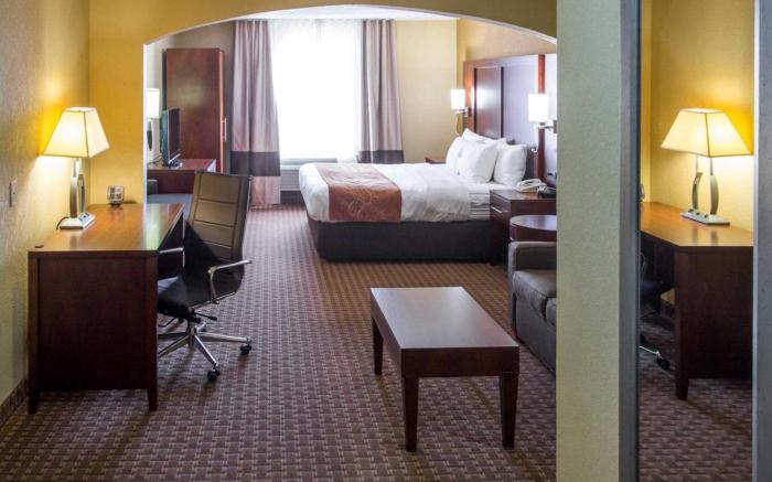 Comfort Suites Port Allen - Baton Rouge