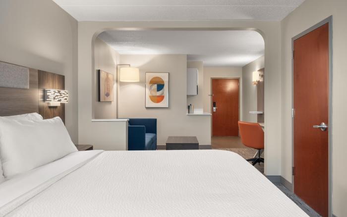 Holiday Inn Express & Suites Hawthorne - Elmsford North by IHG
