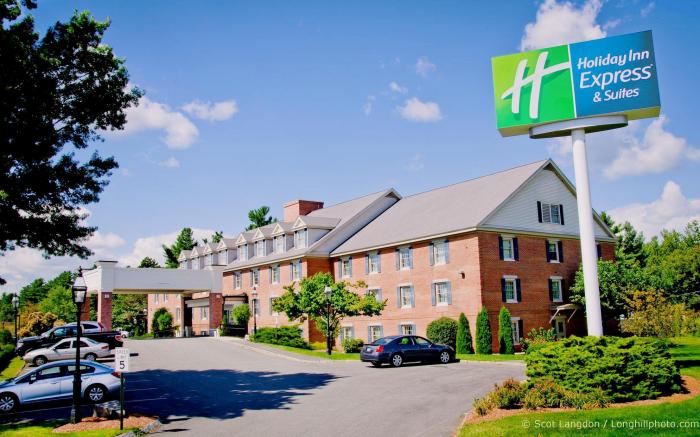 Holiday Inn Express and Suites Merrimack By IHG