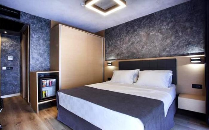 Red Stone Hotel