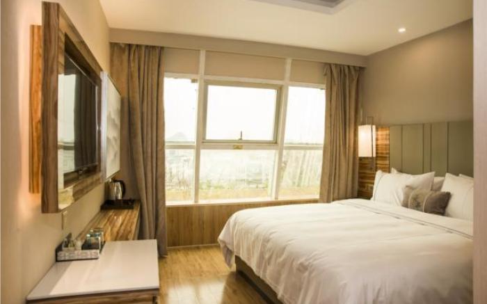 Borrman Hotel Guilin Two Rivers and Four Lakes Elephant Hill Park