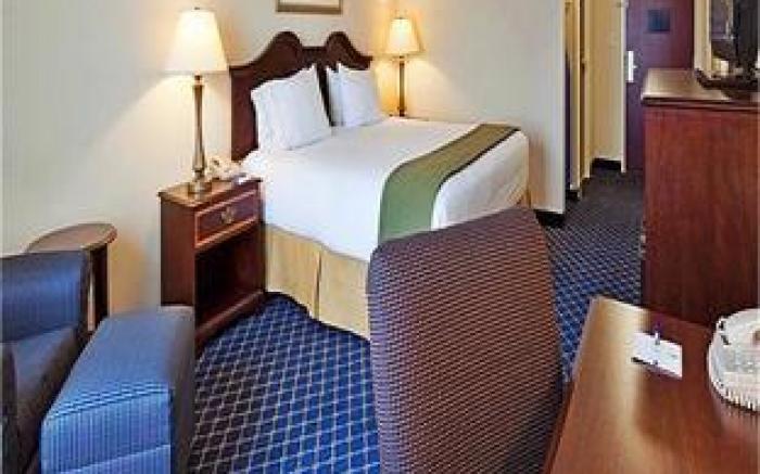 Holiday Inn Express Hotel & Suites Dothan North By IHG