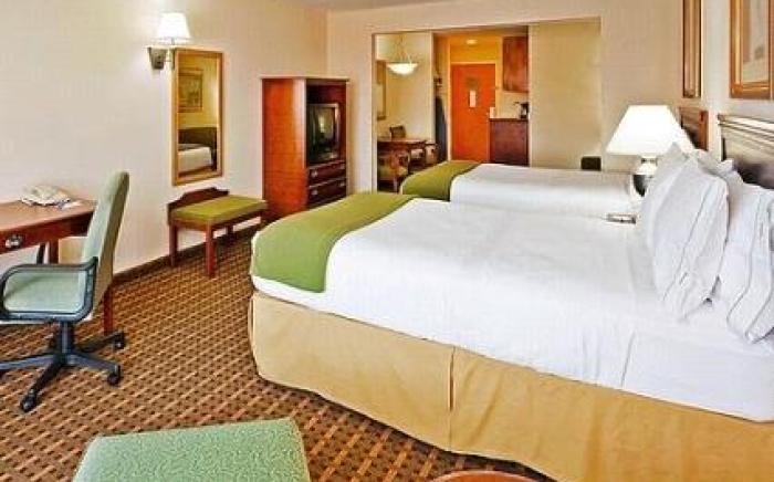La Quinta Inn & Suites by Wyndham Meridian