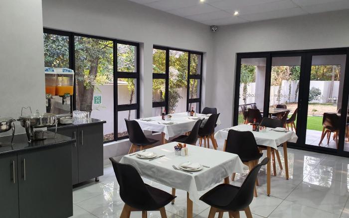La Orchard Hotel