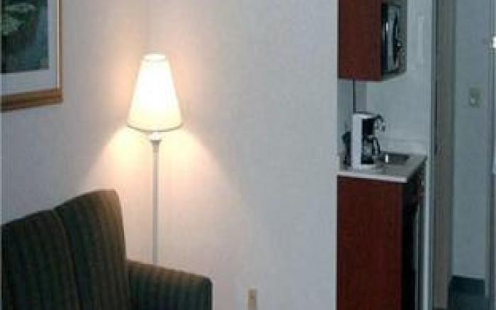 Holiday Inn Express Hotel & Suites Milwaukee-New Berlin