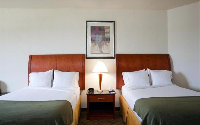 Holiday Inn Express Hotel and Suites Fairfield-North By IHG