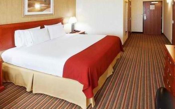 Holiday Inn Express & Suites Sioux Center By IHG