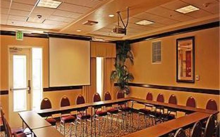 Holiday Inn Express Hotel & Suites Lincoln-Roseville Area By IHG