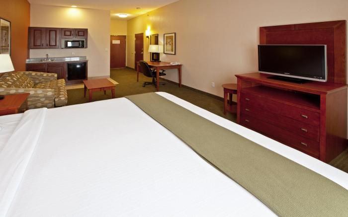 Holiday Inn Express Hotel & Suites Bedford By IHG