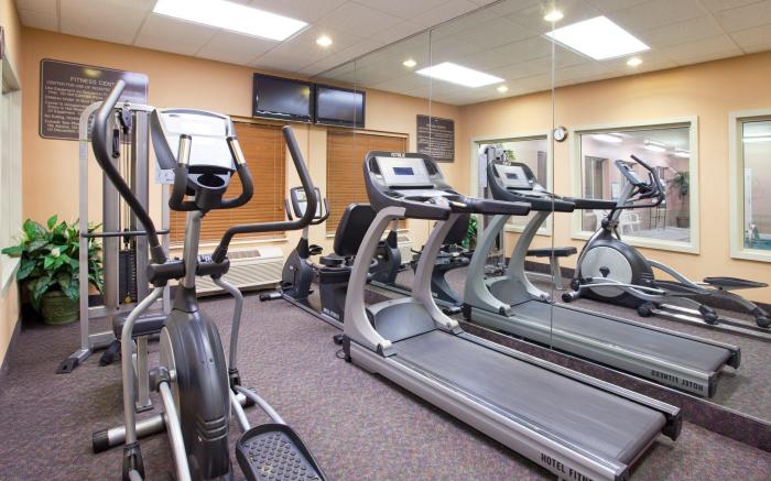 Holiday Inn Express Hotel & Suites Cincinnati-Blue Ash By IHG