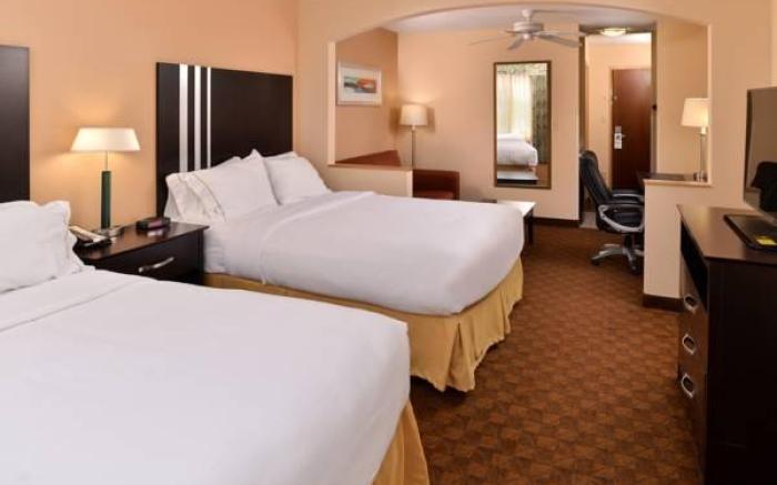 Holiday Inn Express Hotel & Suites Cincinnati-Blue Ash By IHG