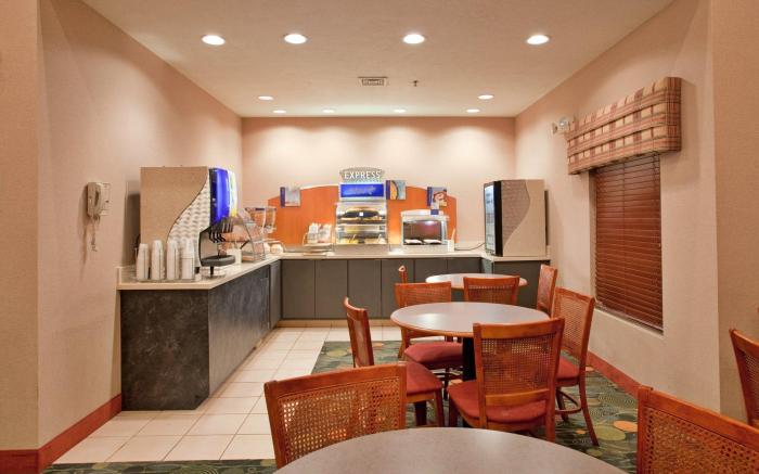 Holiday Inn Express & Suites Batesville By IHG