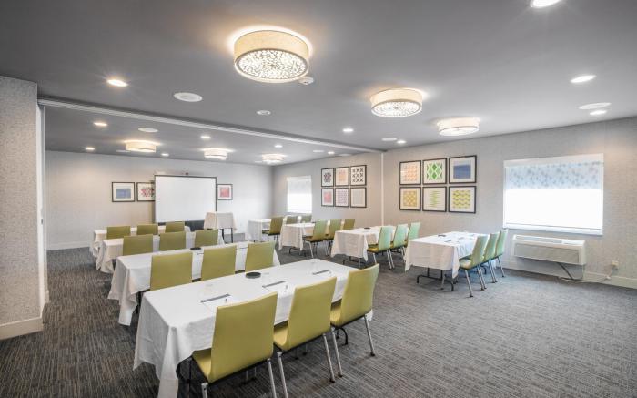 Holiday Inn Express Hotel & Suites Altoona-Des Moines By IHG