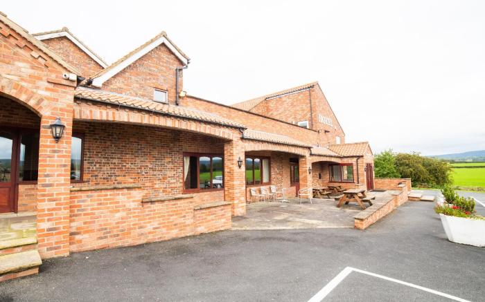 OYO White Horse Lodge Hotel, East Thirsk