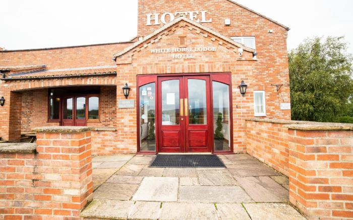 OYO White Horse Lodge Hotel, East Thirsk
