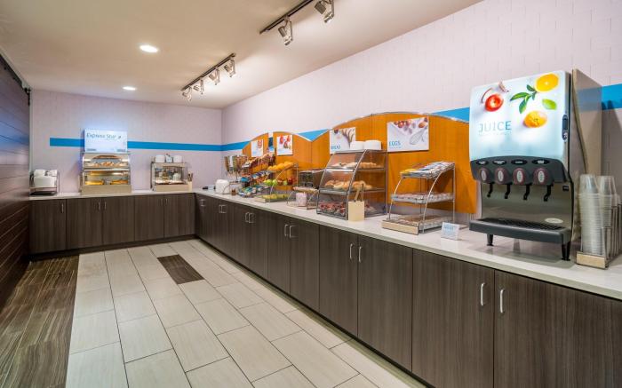 Holiday Inn Express & Suites Rocky Mount Smith Mountain Lake By IHG