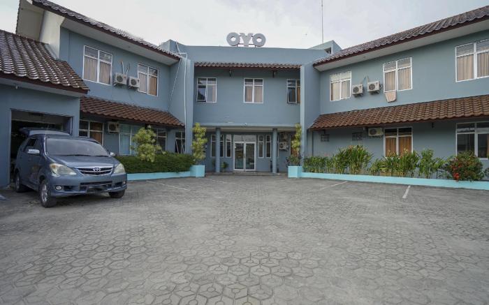 Super OYO 1844 Bravo Residence