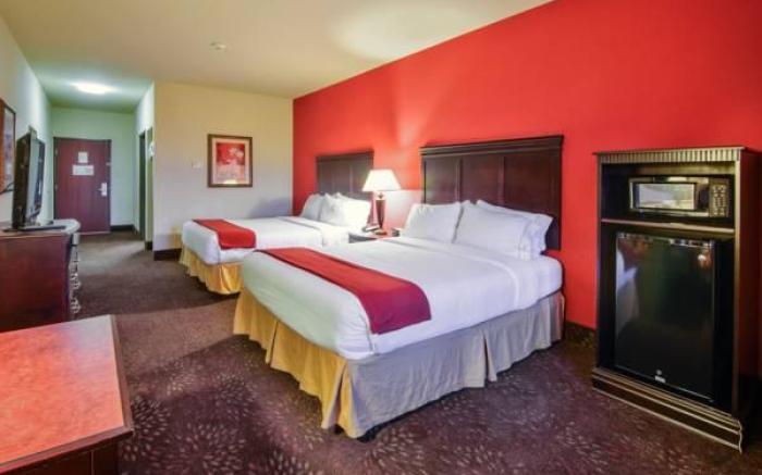Holiday Inn Express Hotel & Suites Terrell By IHG