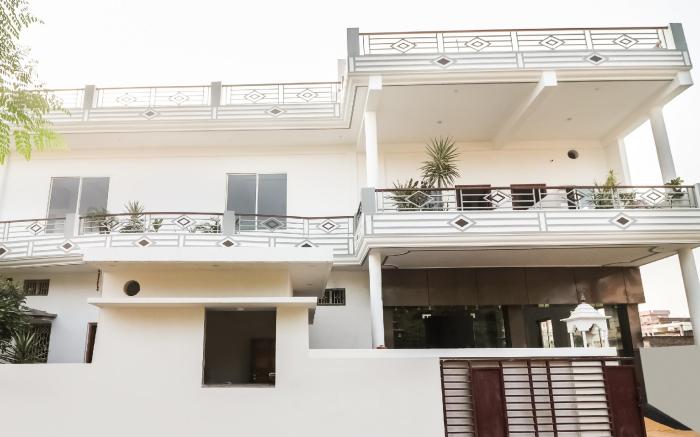 Capital O 61009 Hotel Raj Mahal Sarnath