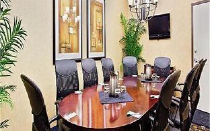 Holiday Inn Express Dallas Market Center By IHG