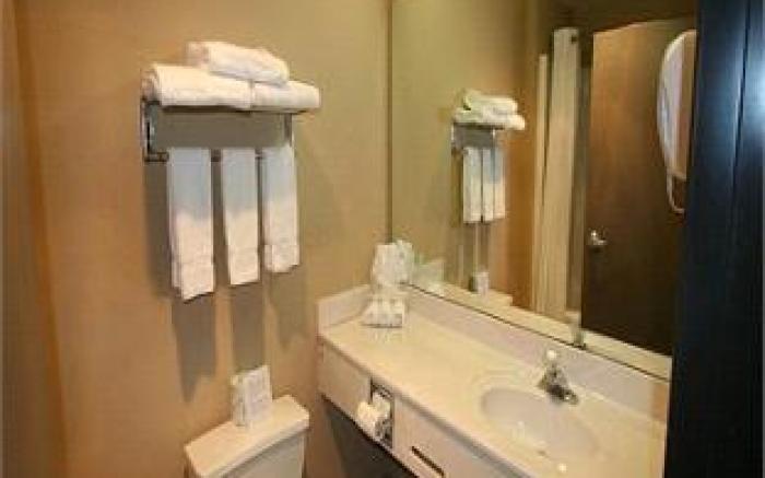 Holiday Inn Express Hotel Kansas City - Bonner Springs By IHG