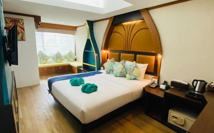 Phi Phi Nice Beach Hotel Hip