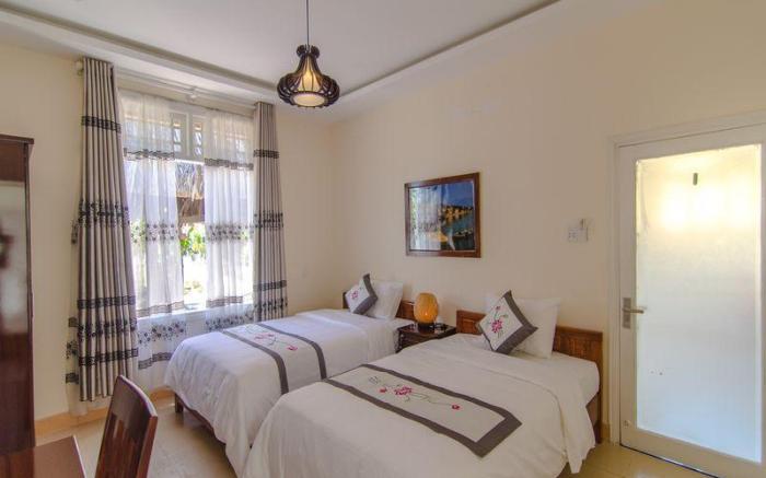 The Moon River Homestay & Villa