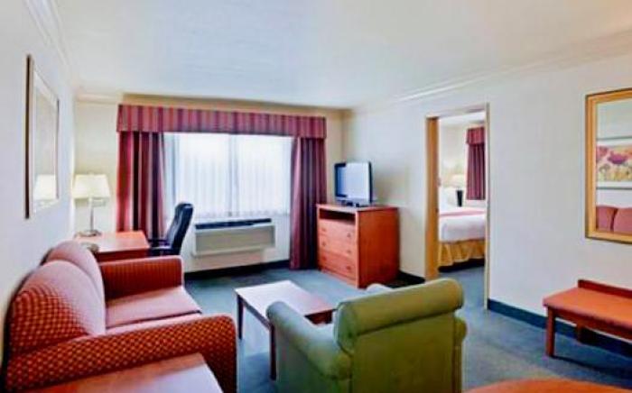 Holiday Inn Express Hotels & Suites Burlington By IHG